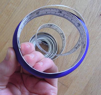 Измерьте внутреннюю длину получившегося браслета.